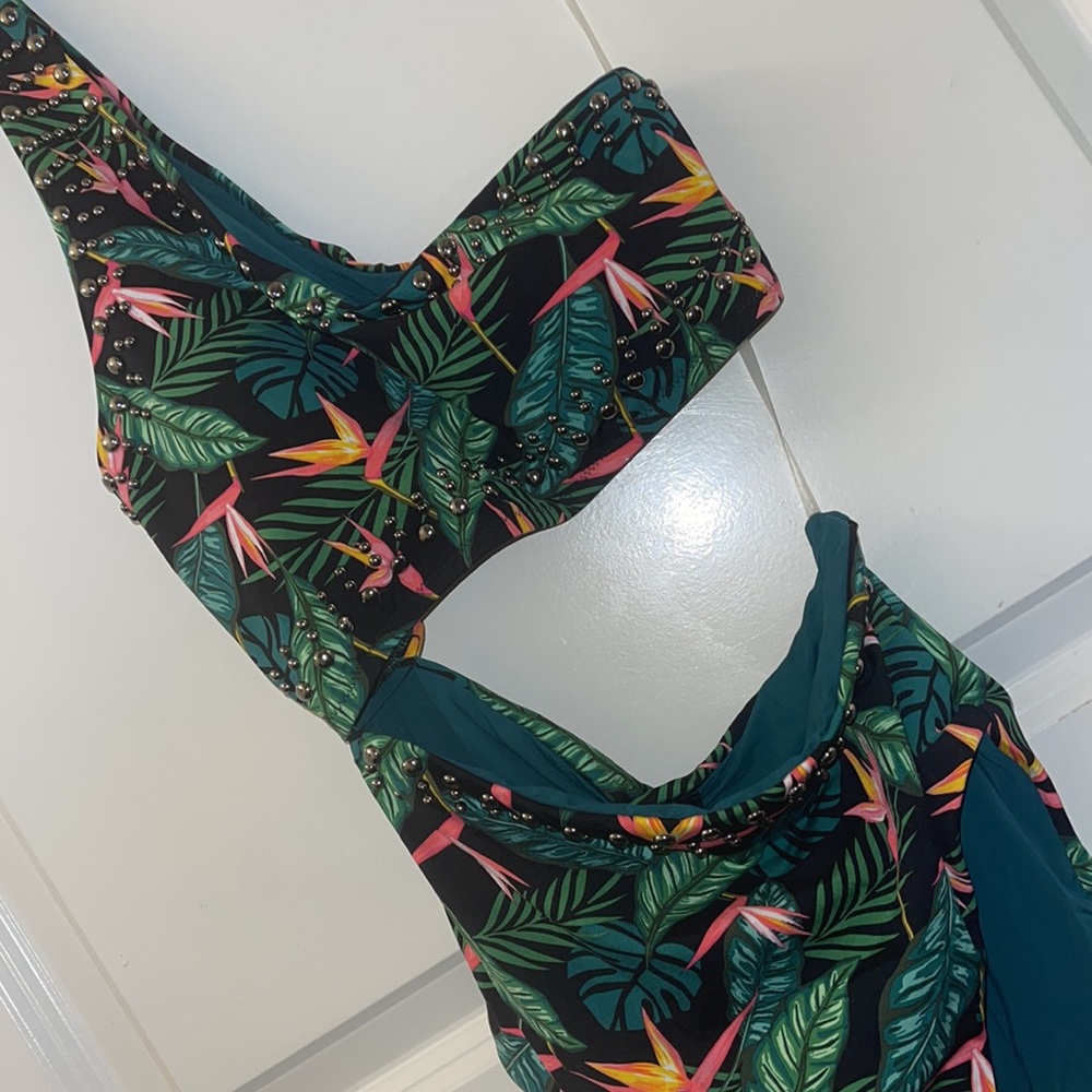One-piece bathing suit